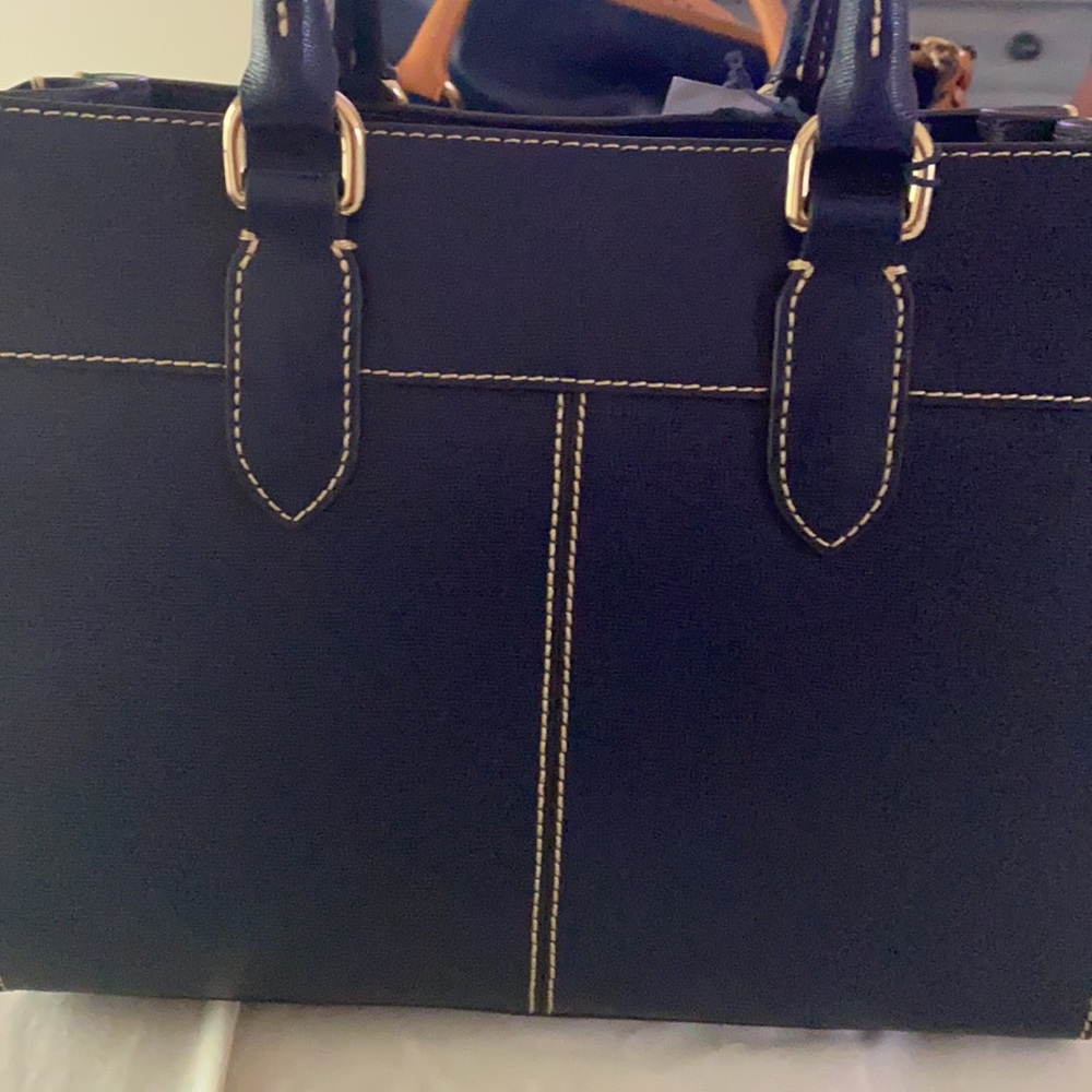 Beautiful Dooney and Bourke small/medium satchel. Sophisticated and elegant bag. - Picture 4 of 5